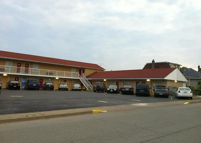 Scottish Inn Near The Falls And Casino